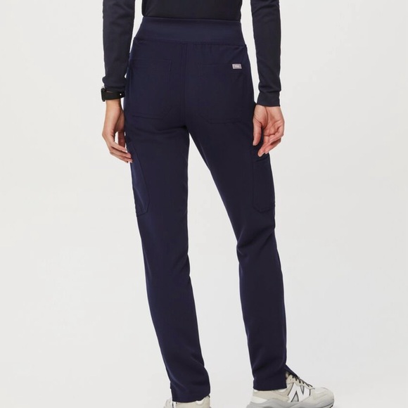FIGS Scrubs - Yola Skinny Pant - Technical Collection - Picture 6 of 7